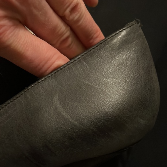 Restricted Leather heels with bows - Picture 7 of 9